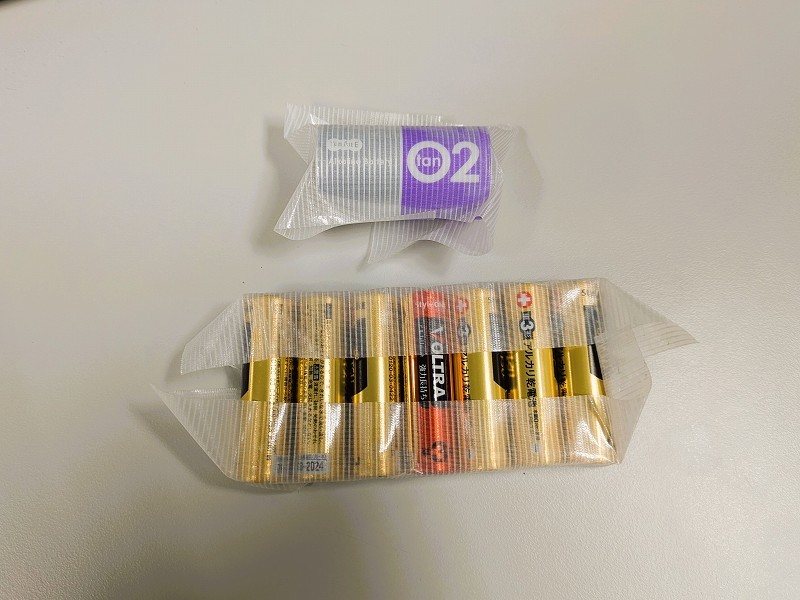 絶縁した電池。