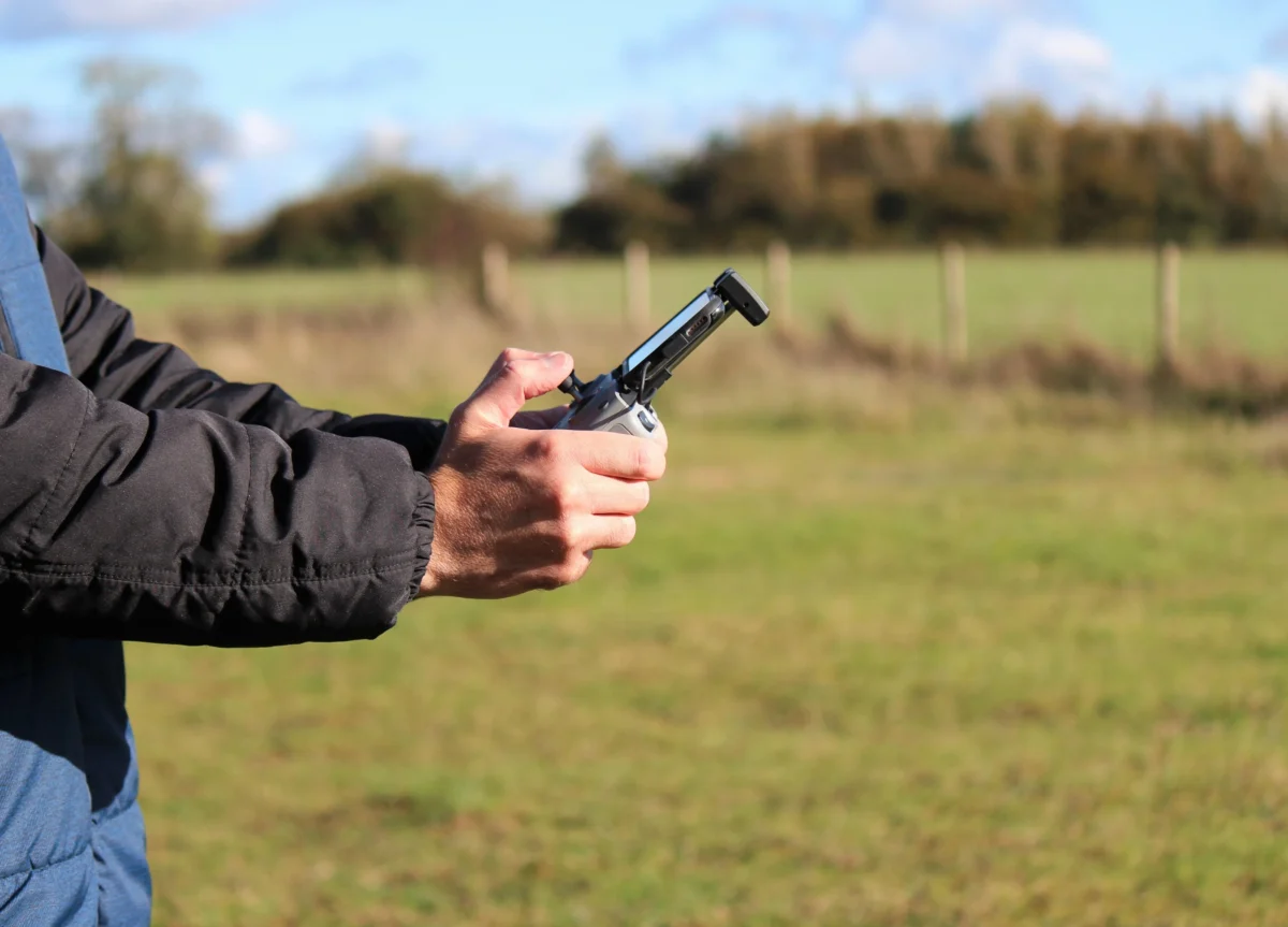 送信機（プロポ）とスマホ操作で変わる電波の安定性