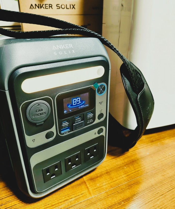 ポータブル電源(ANKER Solix C300)