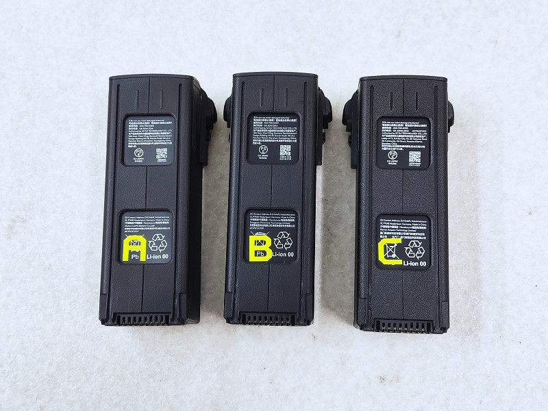3本のインテリジェントフライトバッテリー